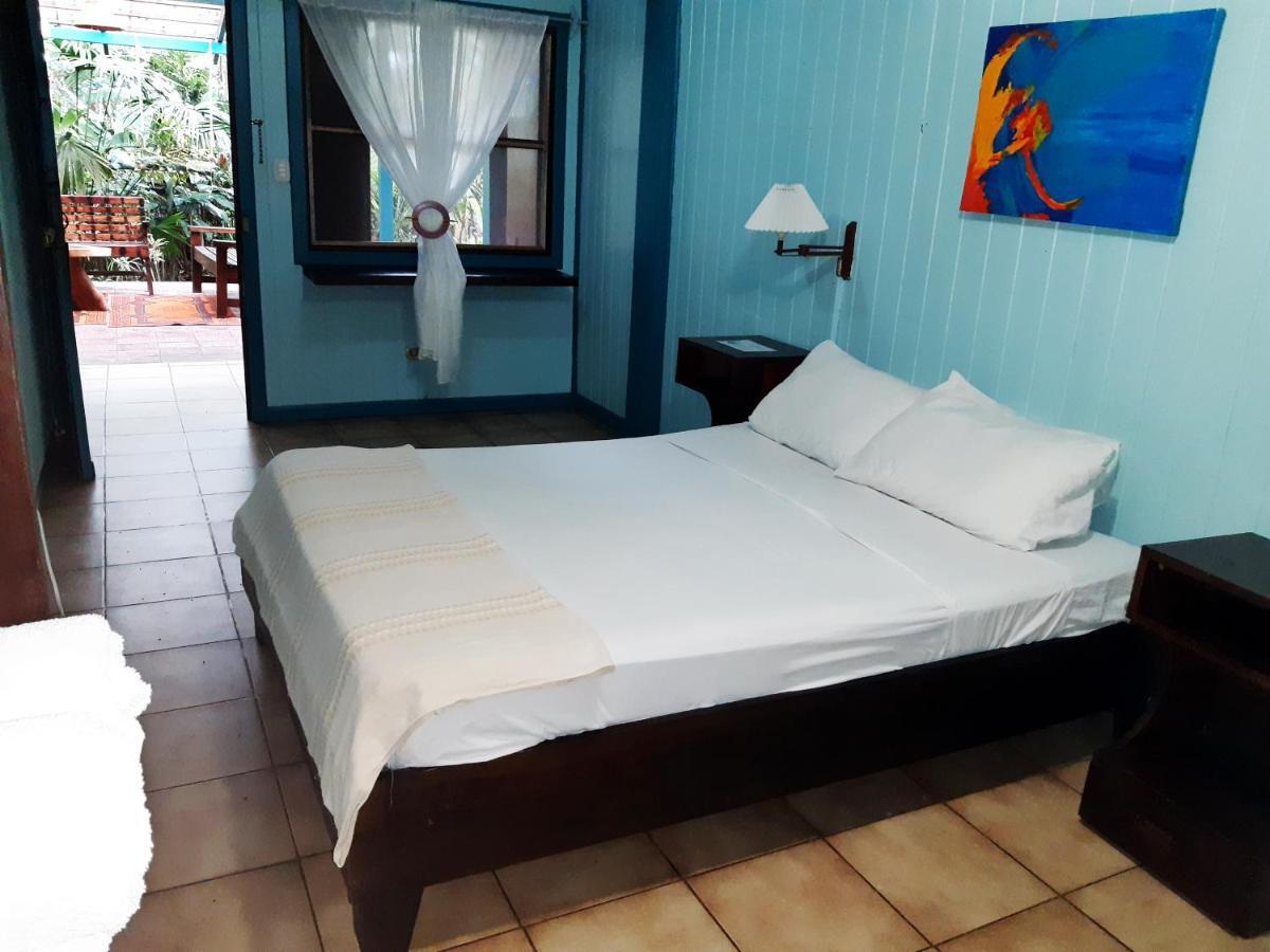Lapalapa Beachfront Hotel Puerto Viejo de Talamanca Buitenkant foto